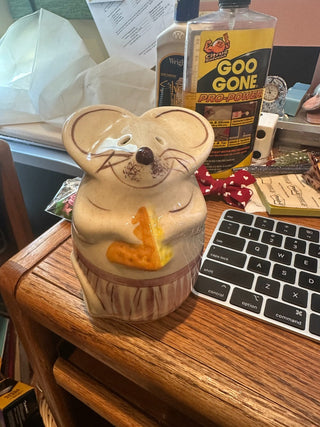 Vintage Hand-painted N.S. Gustin ceramic mouse w/apron cheese shaker (1970)