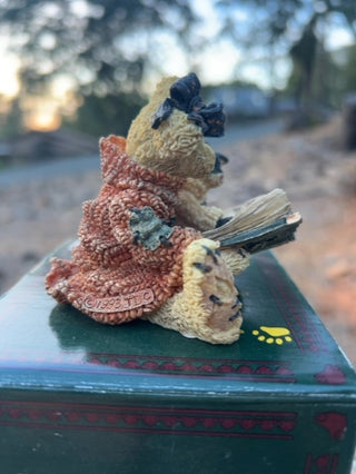 ORIGINAL BOX Boyds Bears figurine titled "Agatha & Shelly - Scaredy Cat"