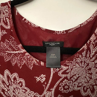 Ann taylor burgundy floral blouse XS rsv|70300