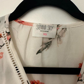 Sienna sky white flower blouse XS rsv|70631