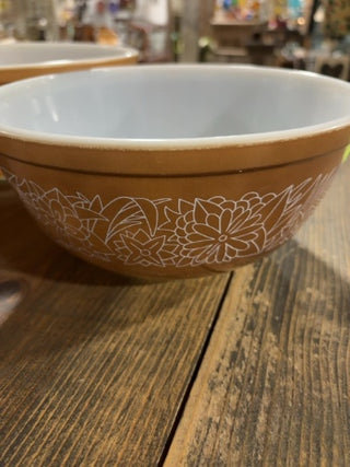 LE - Set of 4 Pyrex bowls (Woodland pattern)