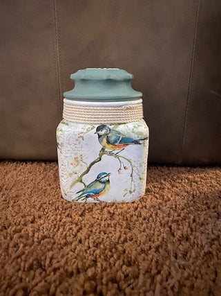 Bird jar with lid