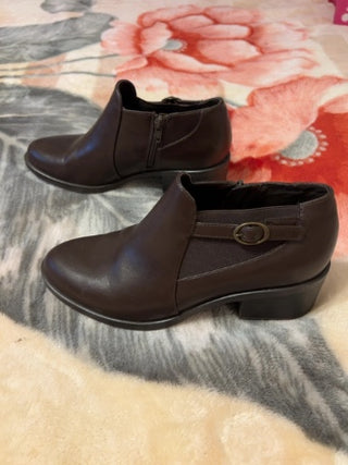 Womens White Mountain Cuisine Bootie Size 9