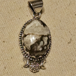 .925 wild horse pendant