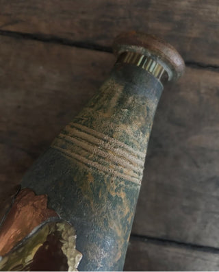 10H Vase with brass flower detail mt|93729