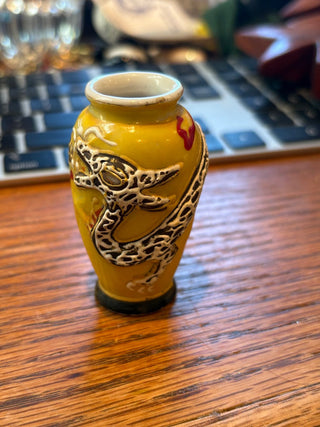 Vtg. Japanese Moriage porcelain bud vase w/dragon motif 2.5" RCD