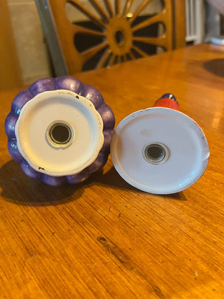 Red Hat Society S & P Shakers (set of 2) (AS IS, red one is chipped on the bottom. not noticeable when upright) RSV|101685