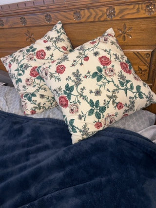 JP Set of 2 Vintage Waverly brand Moss Rose print Pillows 17” x 17”