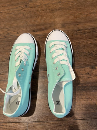 New Women's Size 10 Teal Low-Top (Converse-like) Shoes RCD|117437