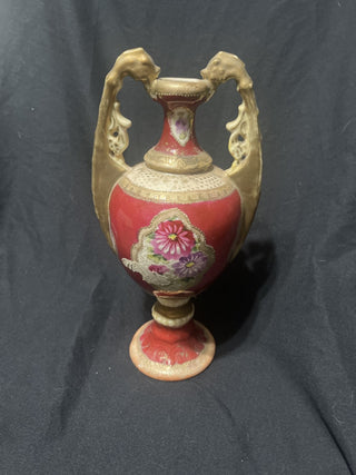 Red vase with flowers, broken rsv