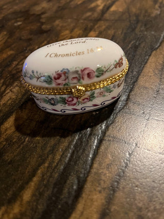 Give Thanks Unto The Lord Imperial Porcelain Pill or Trinket Box RSV