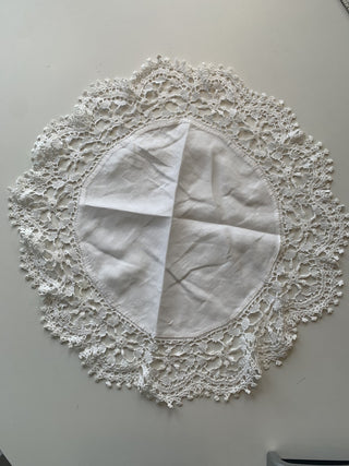 Linen and crochet doiley|51961