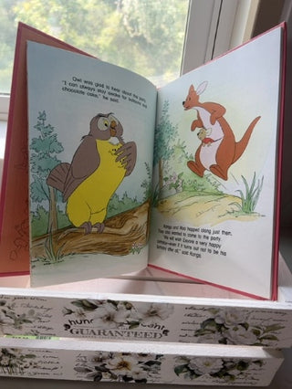 Winnie the Pooh Book Pooh Plans a Party Walt Disney Fun to Read Volume 18