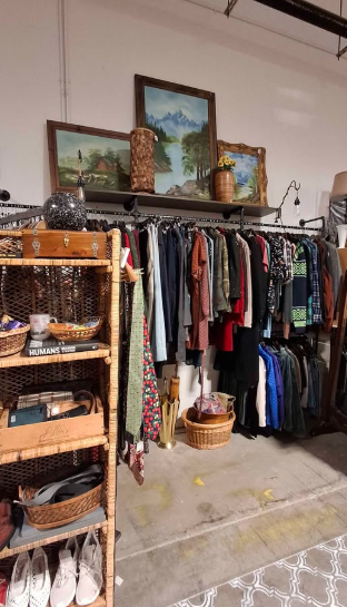 Vintage Barn Landscape Art on Canvas 28x23" MTS *|142893