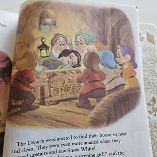 Little Golden Book | Disney's Snow White & The Seven Dwarfs (BRI) - MTS|103981
