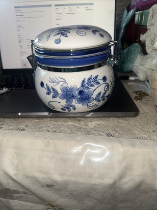 Canister w/clamp lid ceramic versatile white with Blue Floral Design Storage #62 VV MTS