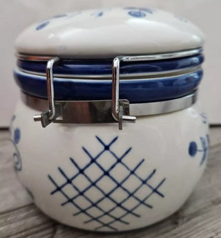 Canister w/clamp lid ceramic versatile white with Blue Floral Design Storage #62 VV MTS