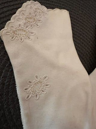 Gloves Woman's Med. White MTS