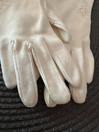 Gloves Woman's Med. White MTS