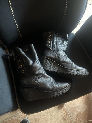 Fly London Womens Yada Boots size 40 Black leather Wedge Platform lace up
