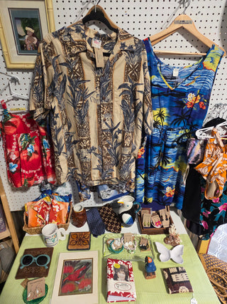 SALE - Men's -  Go Barefoot - Hawaiian Shirt (L)
