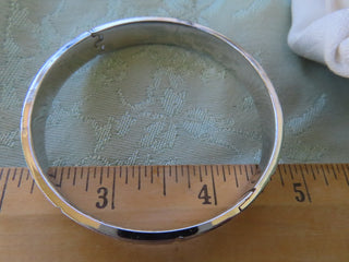 silver tone bangle bracelet RCD|122501