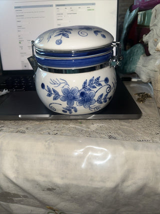 Canister w/clamp lid ceramic versatile white with Blue Floral Design Storage #62 VV MTS|90552