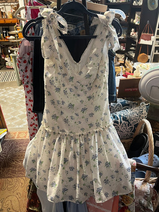 Mj93-White Dress w/flowers-MTS