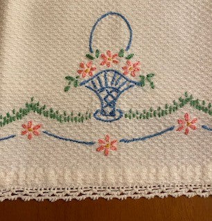 Vintage Embroidered Hand Towel w Lace Trim