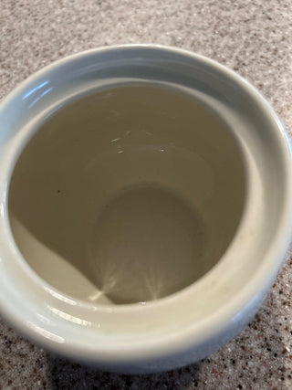 VTG sugar bowl w/ lid. (Grapes pattern)
