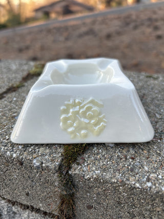 #91 Irish Belleek Ireland 3rd Green Mark (1965-1980) Small Yellow Lustre Ashtray