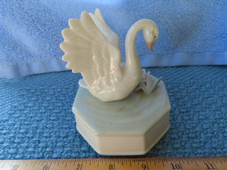 Porcelain swan working music box MTS|69695