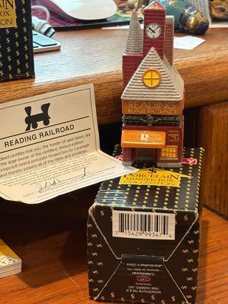 Vtg. Monopoly 'Reading Railroad.', hinged trinket box 3.25"