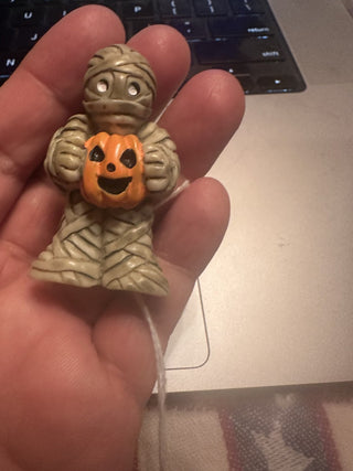 Halloween Mummy  & Pumpkin Pin #62 VV MTS