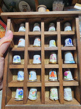 20 Vtg Thimbles w/ Case RSV|62944