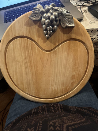 #62 VV The Cellar Authentic Kitchen solid wood cheese cutting serving board top approx 14"
