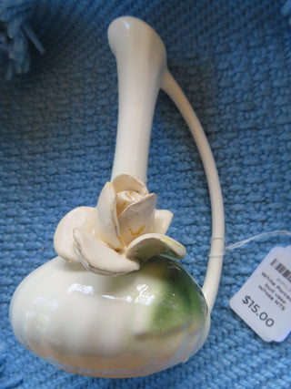 White Porcelain bud vase w/rose MTS|99798