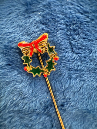 Vintage Enamel Christmas Wreath Brooch - Gold Tone Stick Pin|140227