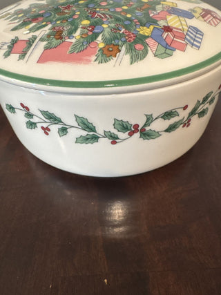AJ - Christmas Scene Covered Bowl MTS|124774