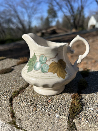 #91 AS IS Vintage Metlox Poppytrail Vernon Ware creamer in the "Vineyard" pattern RSV