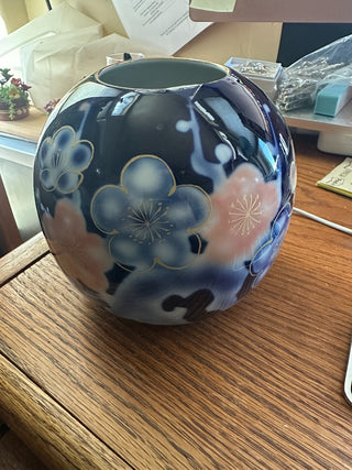 Vtg. Japanese porcelain Flower Vase - handpainted by Kabin Haizara RCD|100314