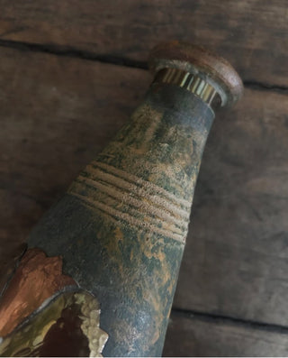 10H Vase with brass flower detail mt