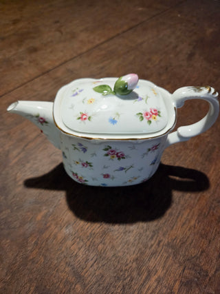 Vtg Floral Takahashi Victoria chintz china teapot- RSV