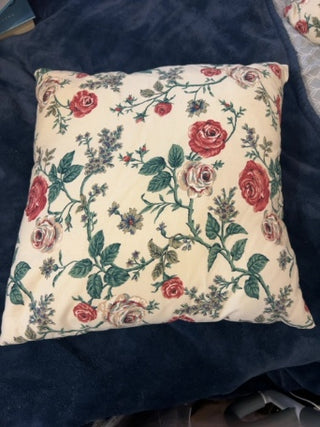 JP Set of 2 Vintage Waverly brand Moss Rose print Pillows 17” x 17”