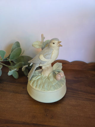 Vtg Ceramic Bird Music Box- Plays "Greensleaves"