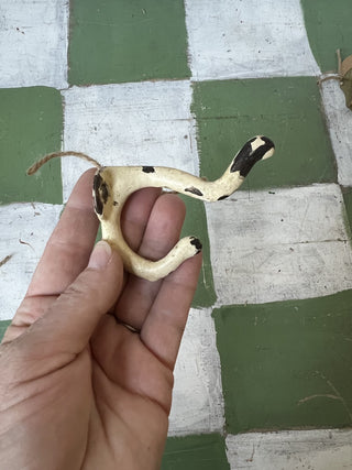 Antique Brass hook/White & Chippy|83639