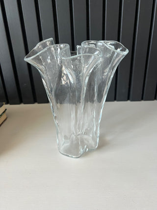 Vintage handkerchief glass ruffled vase RSV|101245