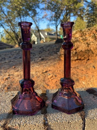 JP SET OF 2 vintage amethyst purple pressed glass hexagonal column candlestick holders 10”