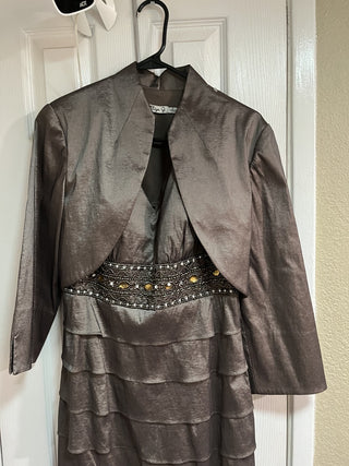 New w/o Tags Women's Formal Taupe/Pewter Colored Beaded Bandage Dress with Jacket Size 8  RCD|119457