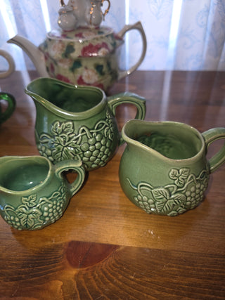 Vintage 3 piece measuring cup set